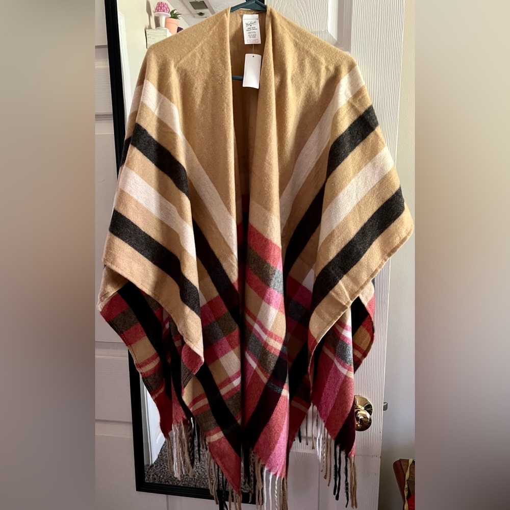 Woman’s shawl NWT